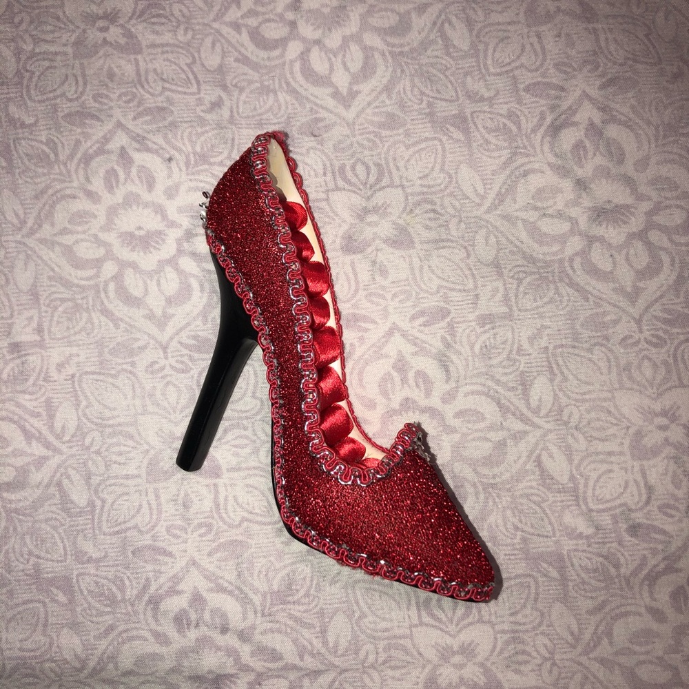 Ring Holder Heel
